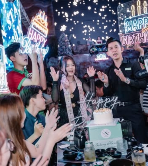 tổ chức sinh nhật tại Newspace Lounge